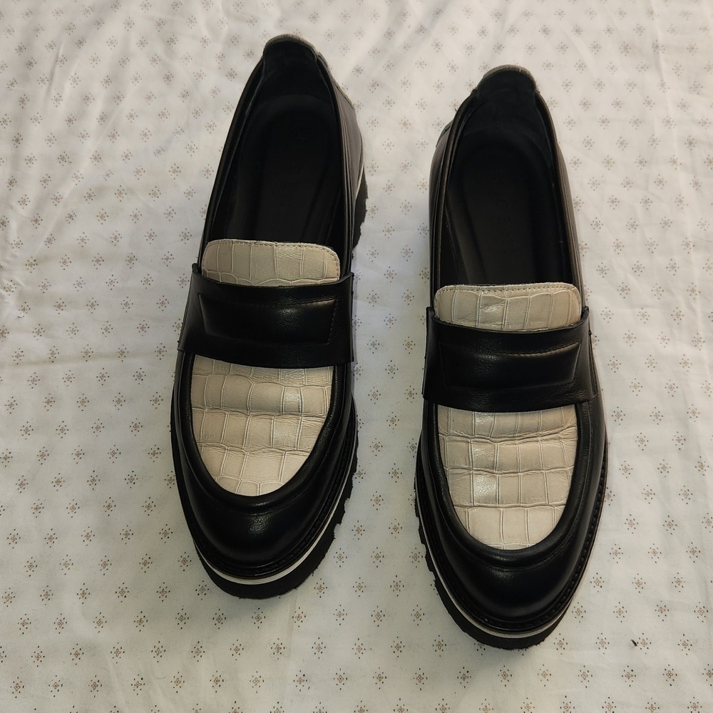 M.Gemi ELSA black/off-white croc embossed loafers sz 38/7.5